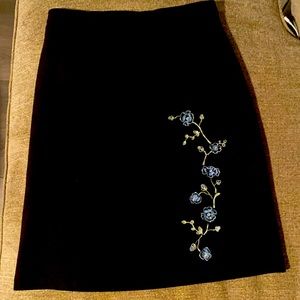 Gorgeous knee length skirt with embroidered flowers from Express